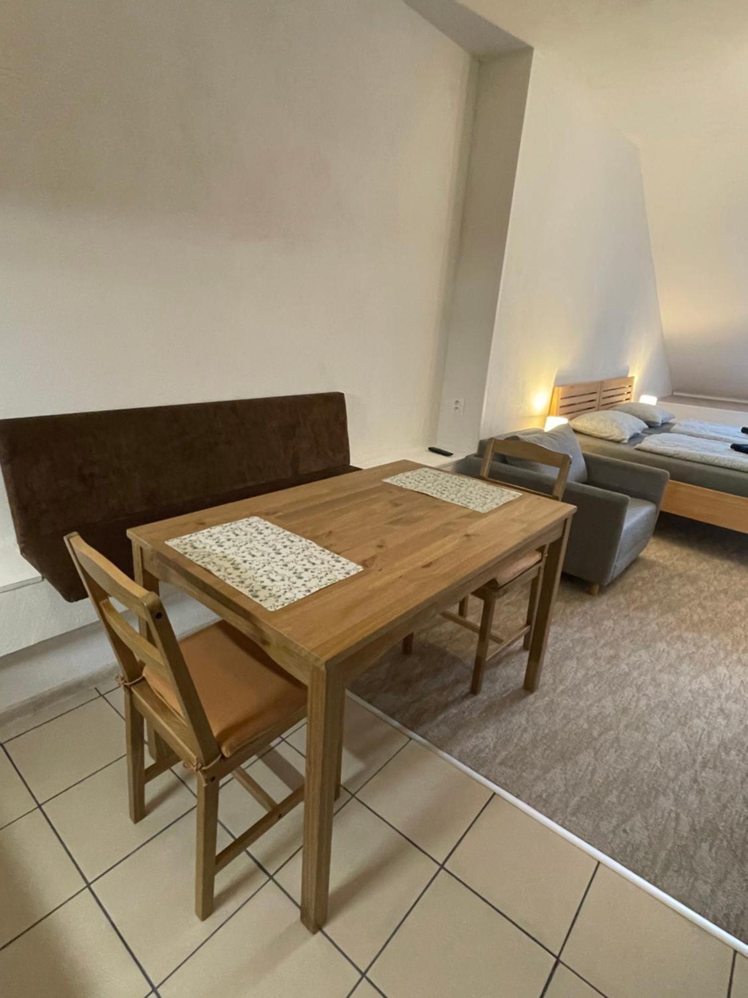 Gasthaus Zu Hause Vrbov Zimmer foto